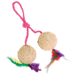 TRIXIE 2 Jute balls with catnip 2 мячика из джута с перьями, на верёвке - фото